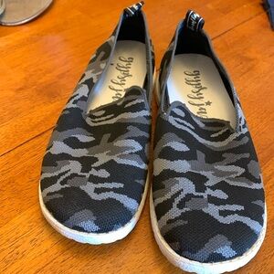 Womens slip on sneakers